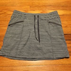 NWOT Athleta Stripe Modern Metro Skort Small GRAY